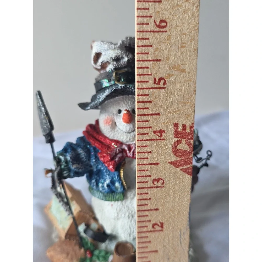 Ceramic Gardener shovel mistletoe wagon‎ xmas figure